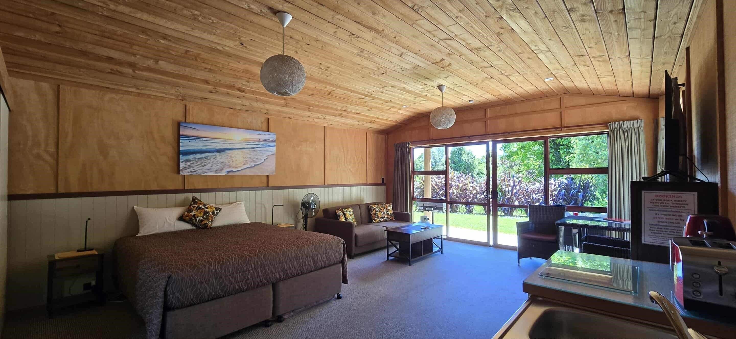 Studio, 1 King Bed, Garden View | Premium bedding, in-room safe, iron/ironing board, rollaway beds