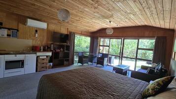 Premium bedding, in-room safe, iron/ironing board, rollaway beds