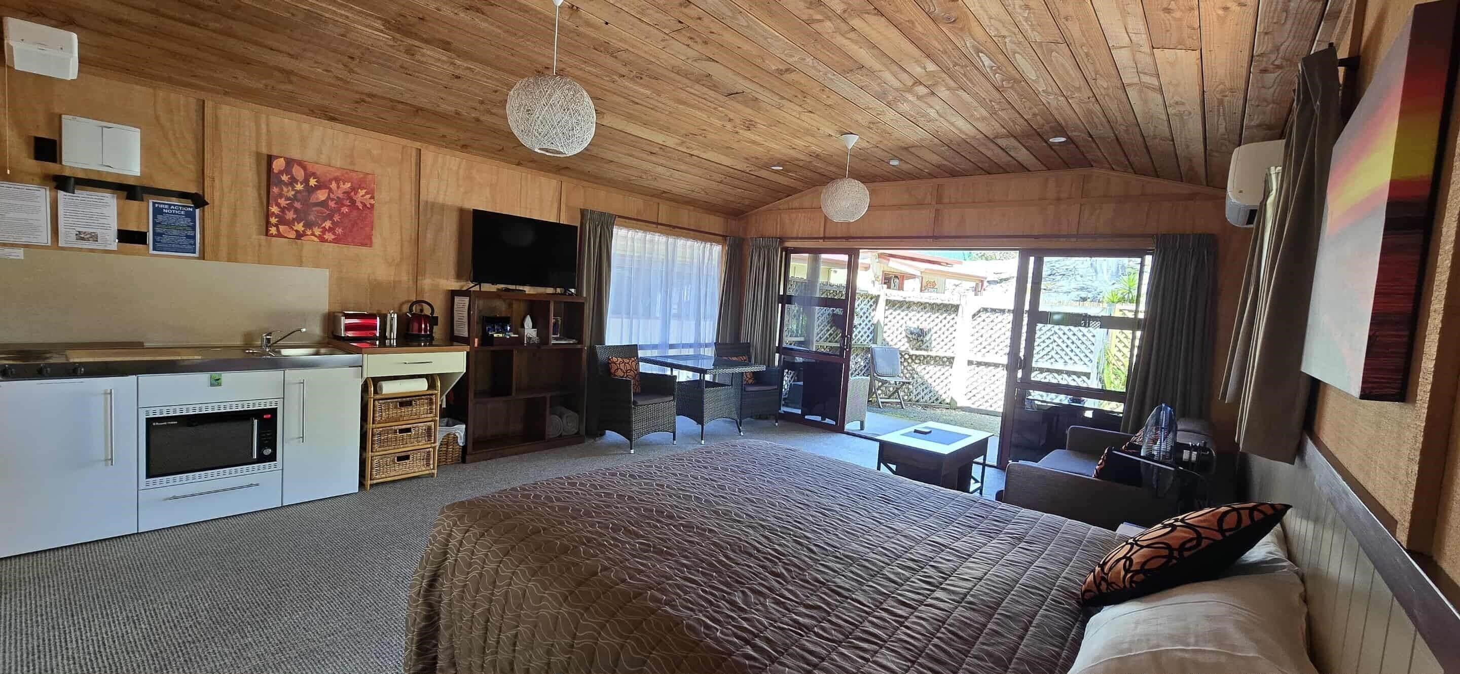 開放式客房, 1 張特大雙人床 | 高級寢具、房內夾萬、熨斗/熨衫板、摺床/加床 (收費)