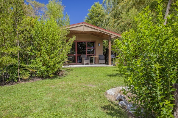 Estudi, 1 llit de matrimoni gran, vistes al jardí | Jardí