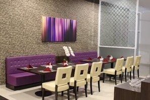 Dining - Padjadjaran Suites Business & Confe (Tangerang)