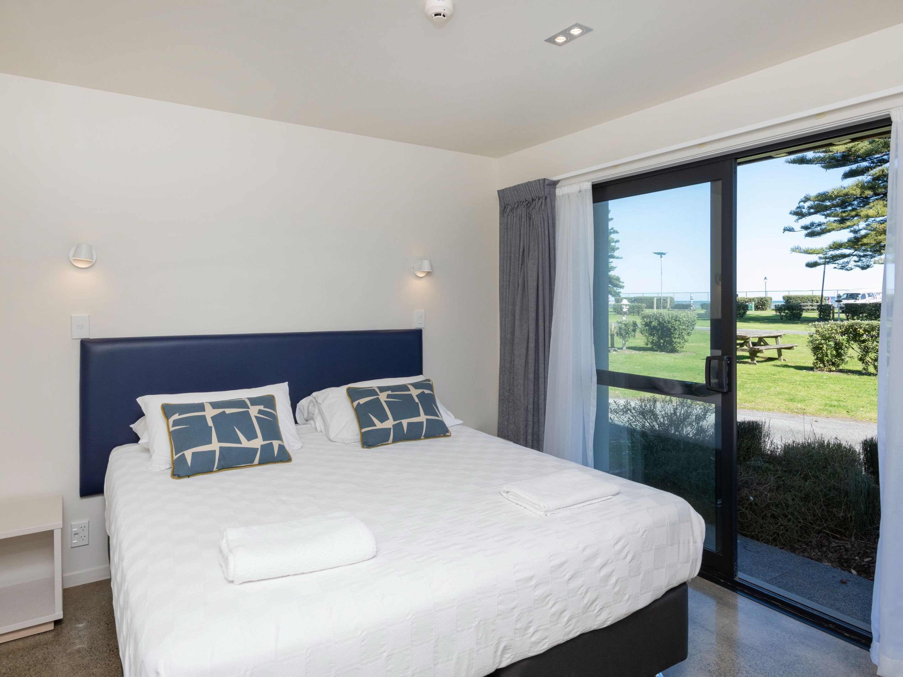 Apartment, 3 Bedrooms, Ocean View | Free WiFi, bed sheets