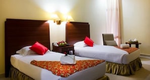 Minibar, in-room safe, desk, free WiFi - Hotel Mariat Sorong (Sorong)