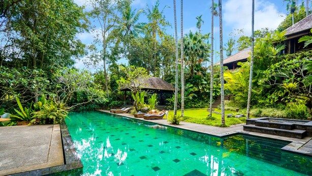 Kolam renang terbuka