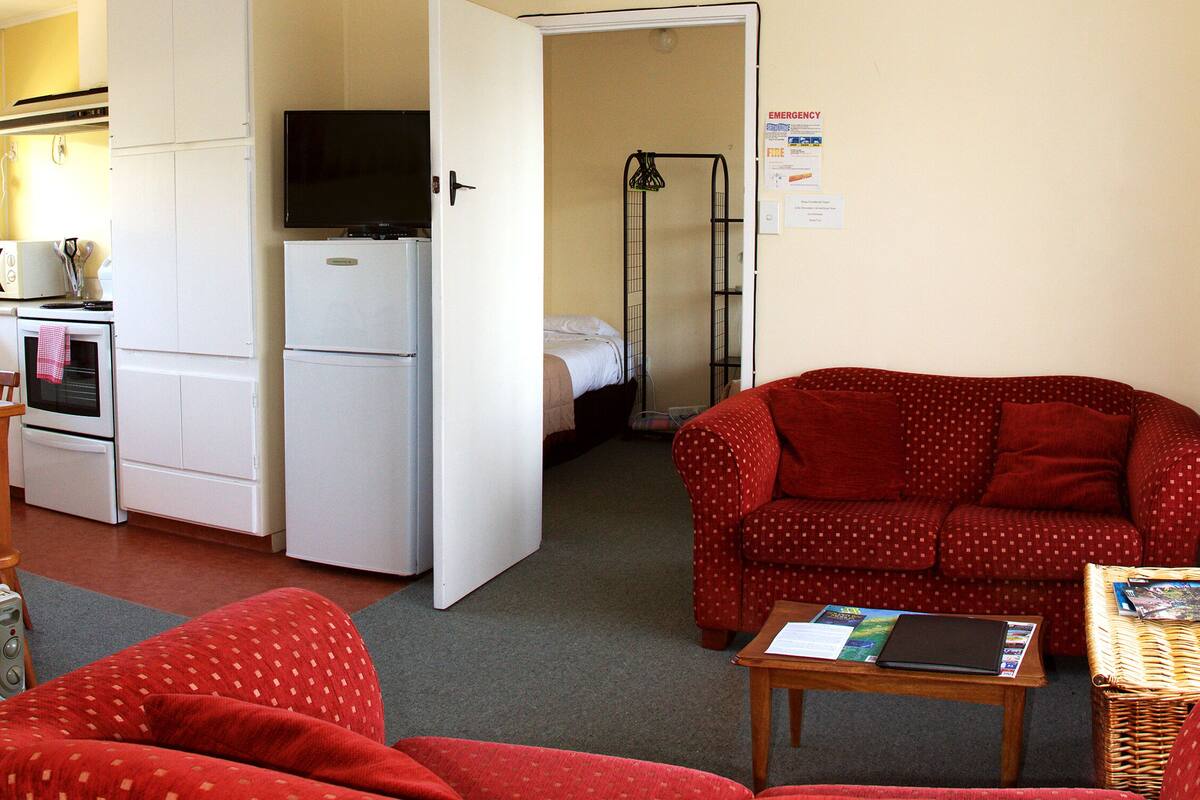 Standard Suite, 1 Bedroom, Non Smoking, Kitchen | Living room