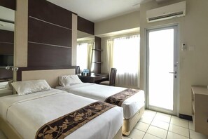 Superior Room | Minibar, desk, bed sheets - Centro City Service Apartment (Jakarta)