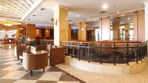 Lobby-lounge