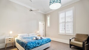 Superior Double Room, Ensuite | Blackout drapes, WiFi (free), bed sheets - Verandahs Parkside Lodge - Hostel (Auckland)