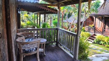Deluxe-Bungalow, Gartenblick | Terrasse/Patio