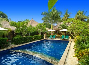 Outdoor pool - Mushroom Garden Villas (Lembongan Island)