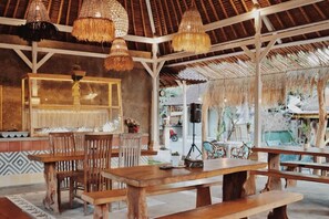 Breakfast, lunch, dinner served; international cuisine