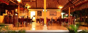 Breakfast, lunch and dinner served - Mushroom Garden Villas (Lembongan Island)