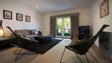 Oak Studio | Living area | LCD TV, DVD player, iPod dock