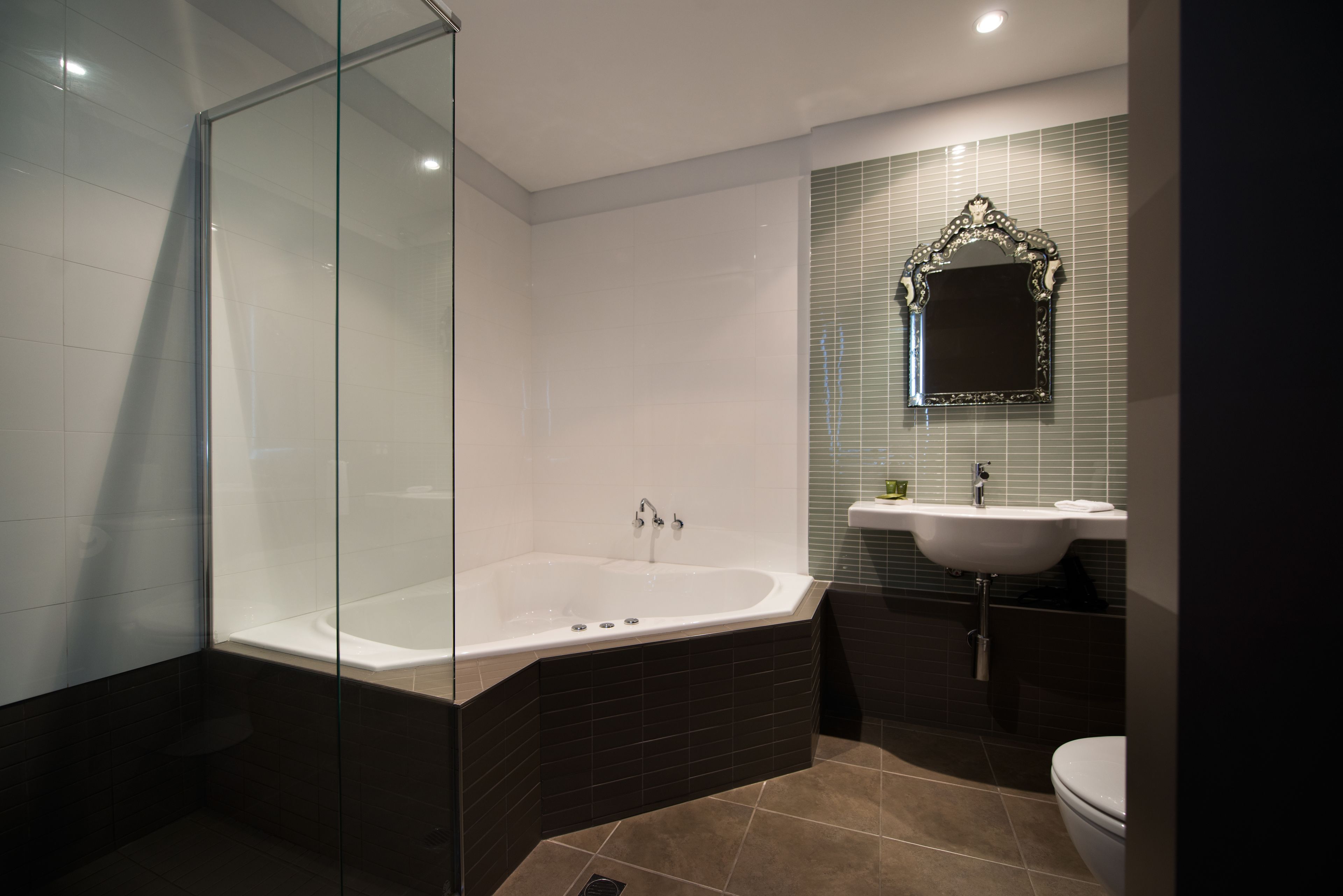 Oak Studio | Bathroom | Separate bathtub and shower, jetted bath, designer toiletries