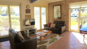 Apartment, 2 Bedrooms, Kitchen, River View | Living area | Flat-screen TV - Port Fairy Getaway (Port Fairy)