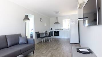 Chalé, 2 quartos, para não fumantes, cozinha | Sala de estar | TV de tela plana