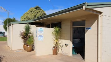 Suite estándar, 2 habitaciones | Vista frontal de la propiedad