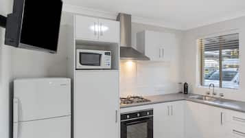 Chalet, 1 Bedroom, Non Smoking, Kitchen (chalet) | Private kitchen