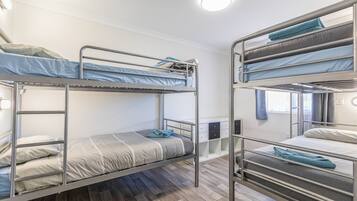 Chalet familiar, 2 habitaciones, para no fumadores, cocina | 1 habitación, tabla de planchar con plancha, wifi gratis y ropa de cama