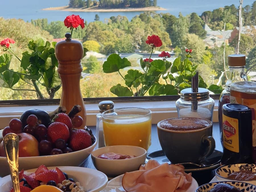 Free daily continental breakfast