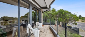 オン ジ エスプラネード アパートメンツ