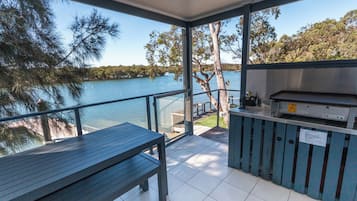 2 Bedrooms Deluxe Waterfront Spa Villa 16