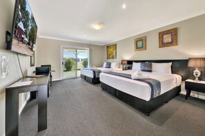 Deluxe Double King Room