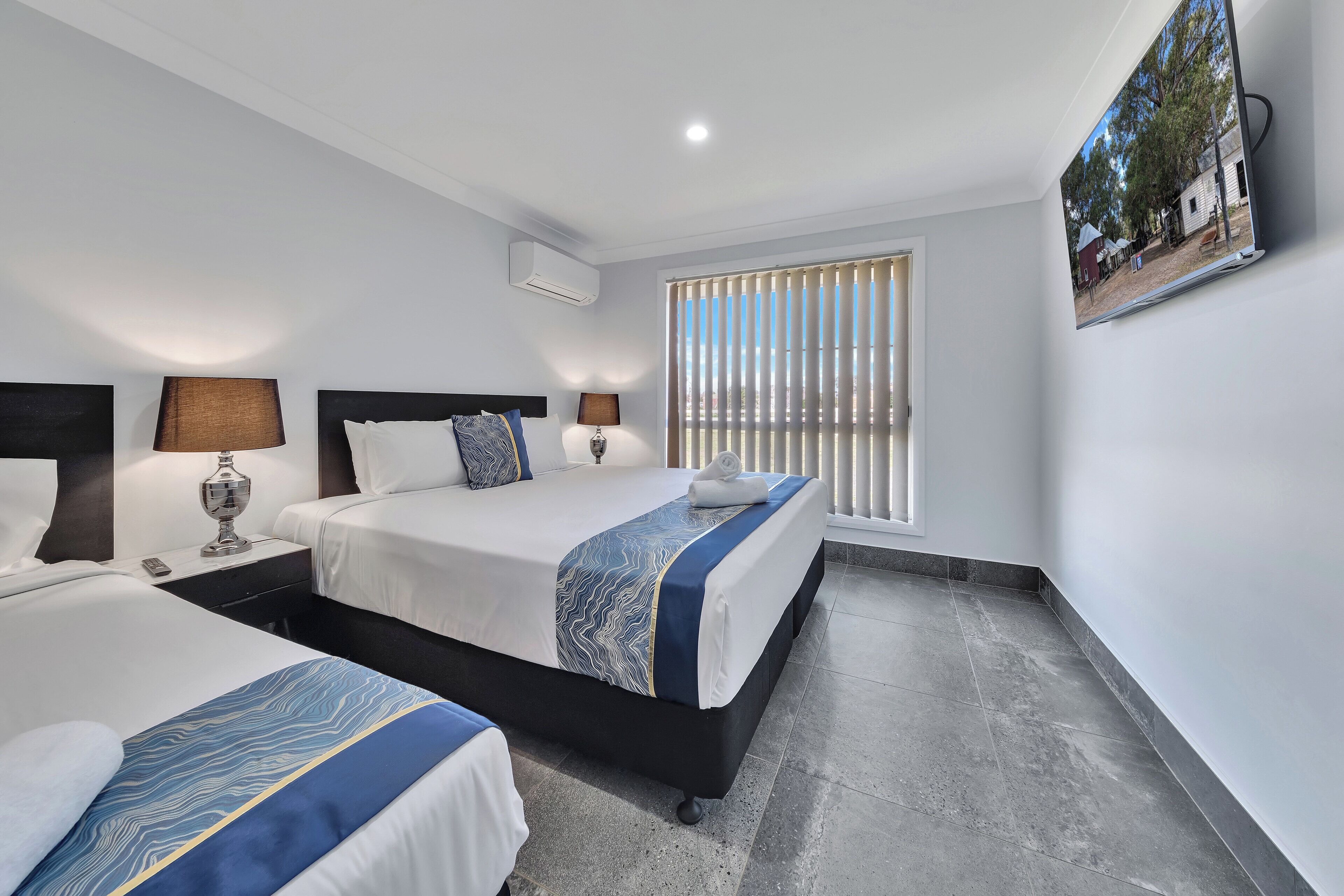 2 bedroom Family Apartment | Free WiFi, bed sheets