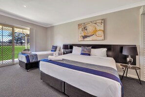 Deluxe Family Room | Free WiFi, bed sheets - Stockmans Motel (Kingswood)
