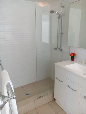 Bathroom - Amira Apartments (Main Beach)