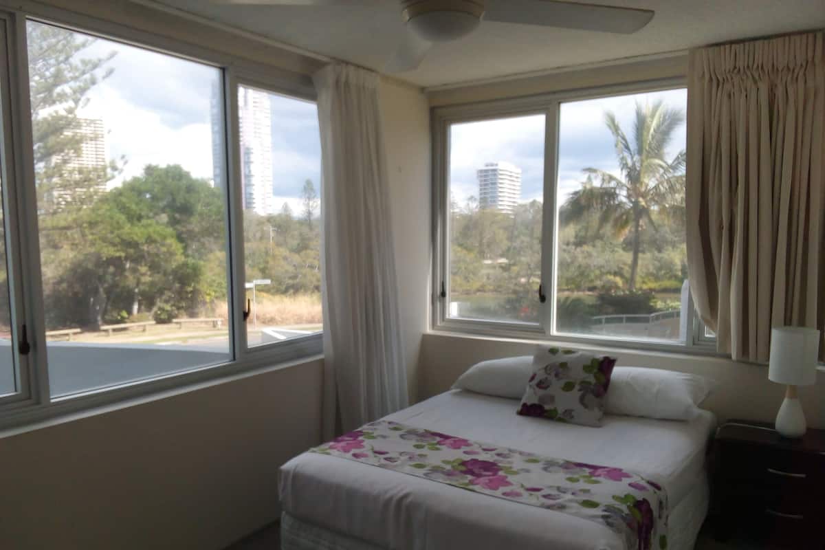 2 habitaciones, decoración personalizada y muebles diferentes