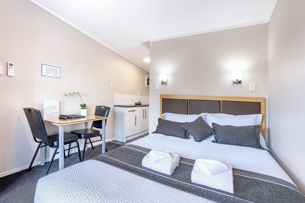 Unit 11 Studio Suite | Bộ trải giường bằng vải cotton Ai Cập, bộ đồ giường cao cấp, bàn 