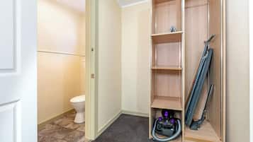 Unit 21: Three-bedroom cottage | Iron/ironing board