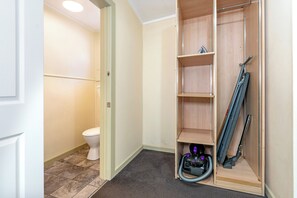 舒适村舍, 3 间卧室 (Unit 21 cottage) | 熨斗/熨衣板