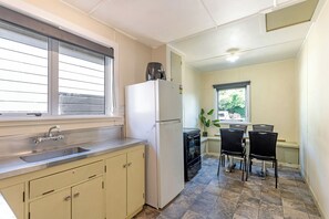 舒适村舍, 3 间卧室 (Unit 21 cottage) | 客房内用餐