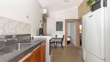 Unit 20: Two-bedroom cottage | In-room dining