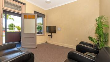 Unit 20: Two-bedroom cottage | Living area