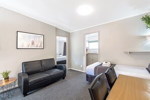 Units 6+7: One Bedroom units | Living area | 40-inch flat-screen TV with satellite channels - Travellers Inn Motel (Gisborne)