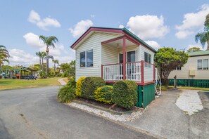 Standard Cabin, 2 Bedrooms, Non Smoking, Kitchenette | Terrace/patio - Ingenia Holidays Kingscliff (Chinderah)
