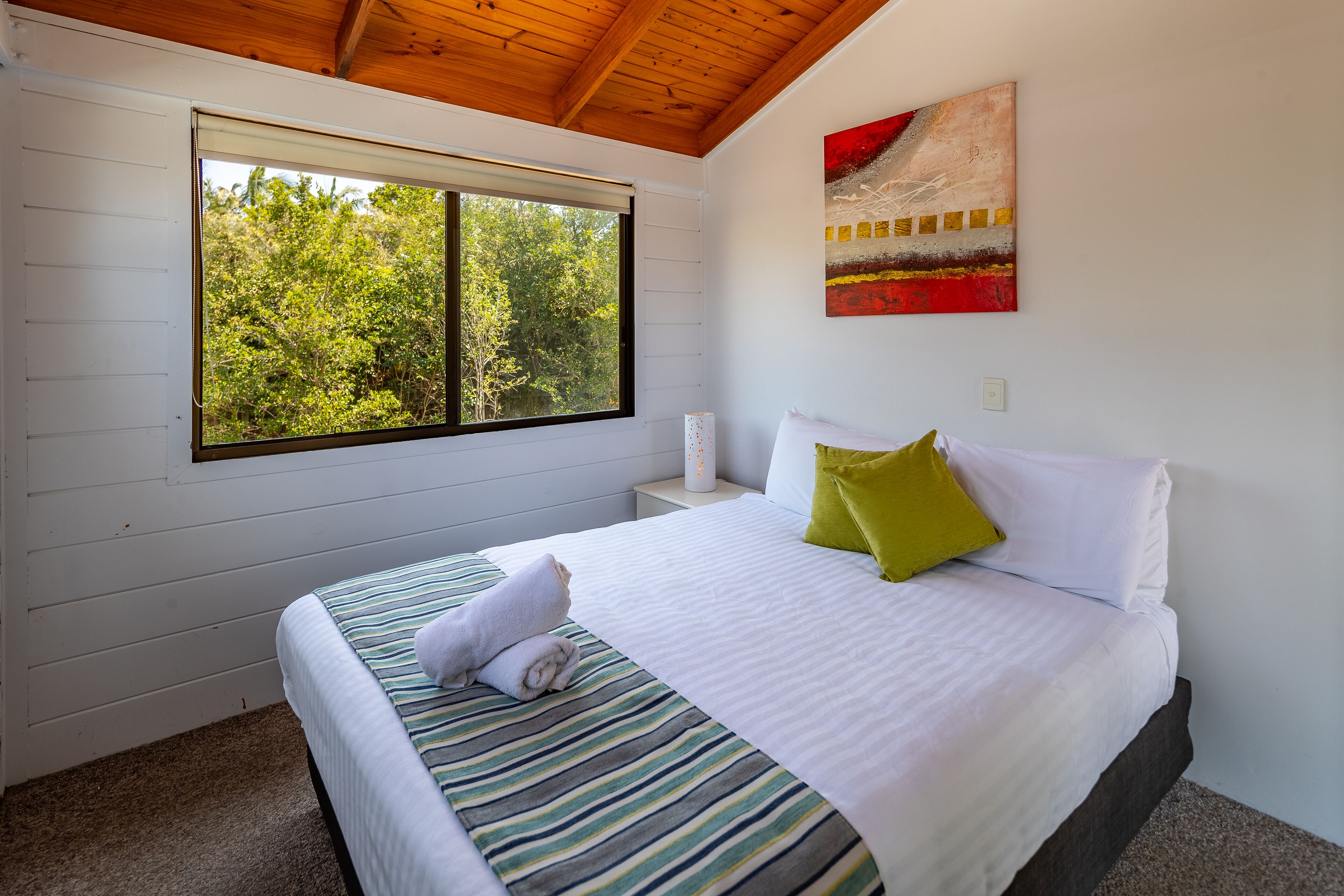 Standard One Bedroom Cabin - Pet Friendly | In-room safe, free WiFi, bed sheets