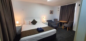 Deluxe King Room | Hypo-allergenic bedding, iron/ironing board, free WiFi, bed sheets