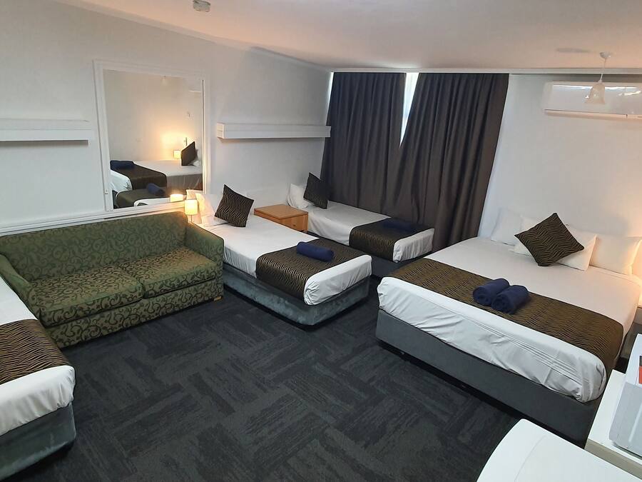 Big Family Room | Hypo-allergenic bedding, iron/ironing board, free WiFi, bed sheets