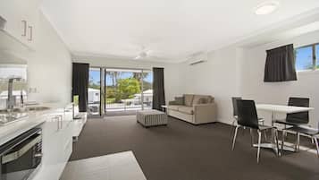 Premium bedding, soundproofing, iron/ironing board, free WiFi