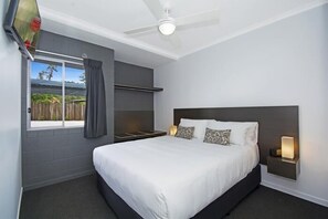 Premium bedding, soundproofing, iron/ironing board, free WiFi