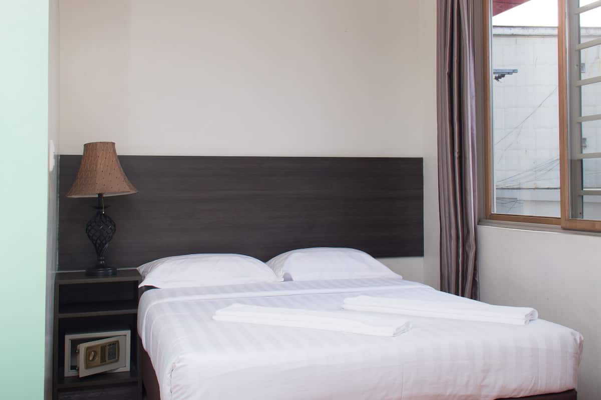 Standard Double Room, 1 Queen Bed, Non Smoking | Free WiFi