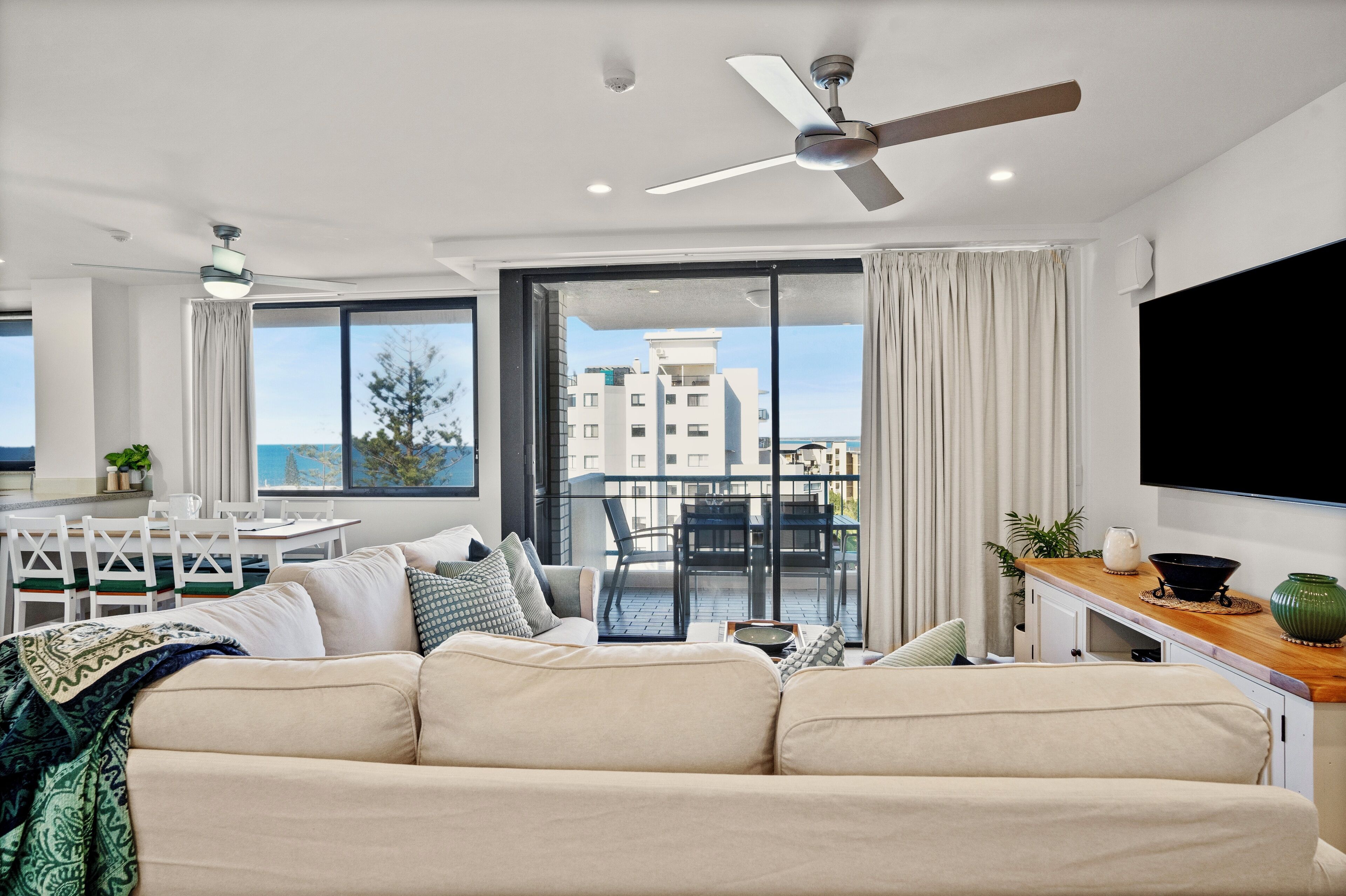 Apartment, 3 Bedrooms, Ocean View (2 Queen & 2 Singles) | Living area
