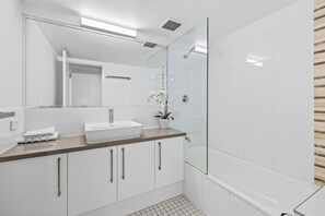 Combined shower/bathtub, hair dryer, towels, soap - Burgess @ Kings Beach Apartments (Kings Beach)