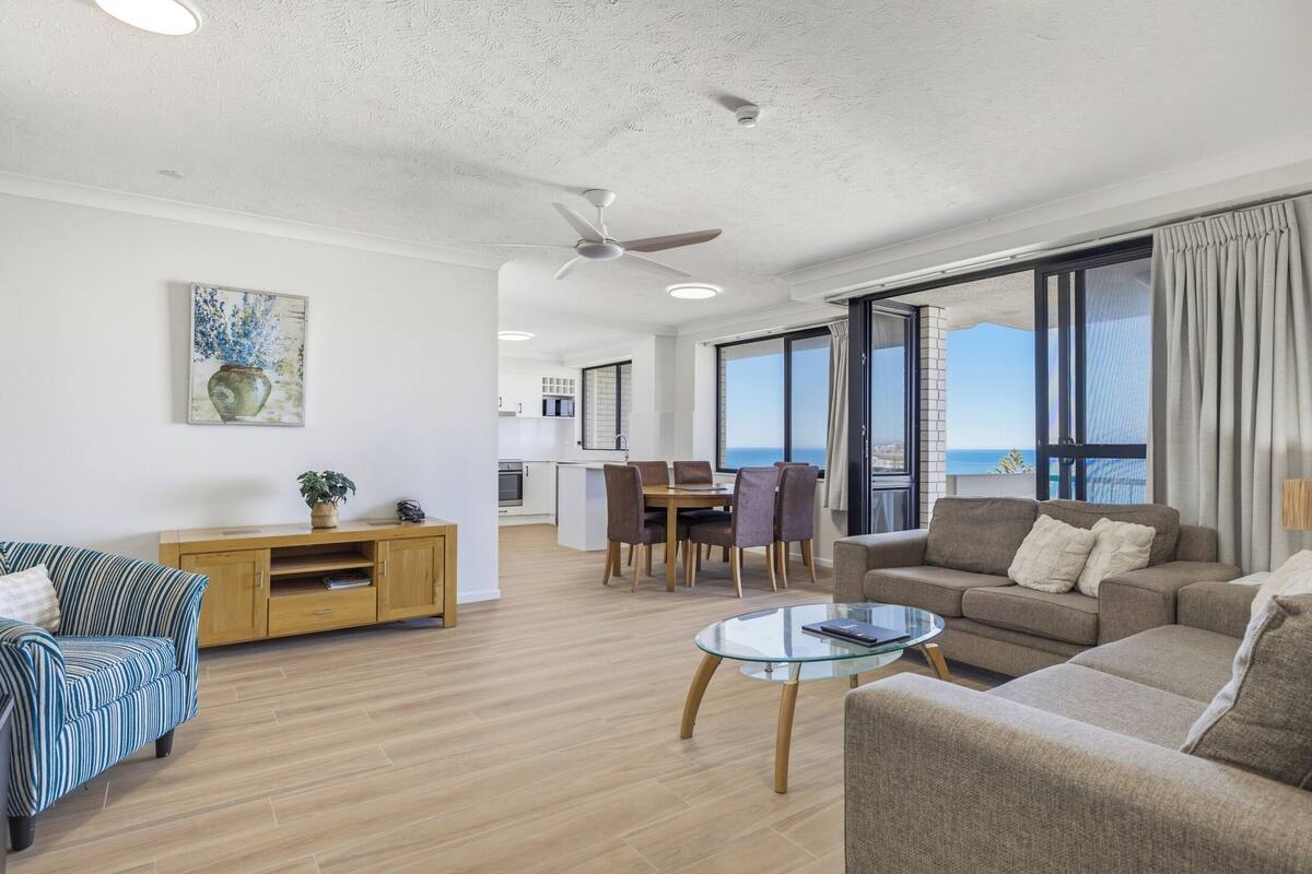 Apartment, 3 Bedrooms, Ocean View (2 Queen & 2 Singles) | Living area