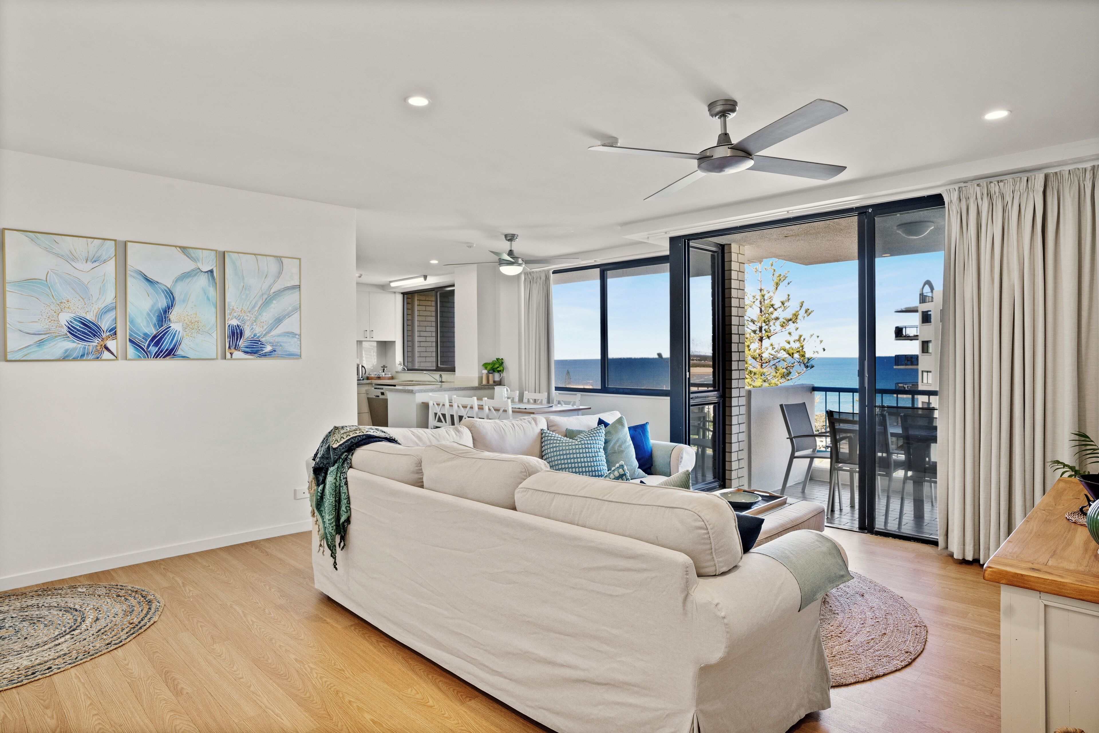 Apartment, 3 Bedrooms, Ocean View (2 Queen & 2 Singles) | Living area