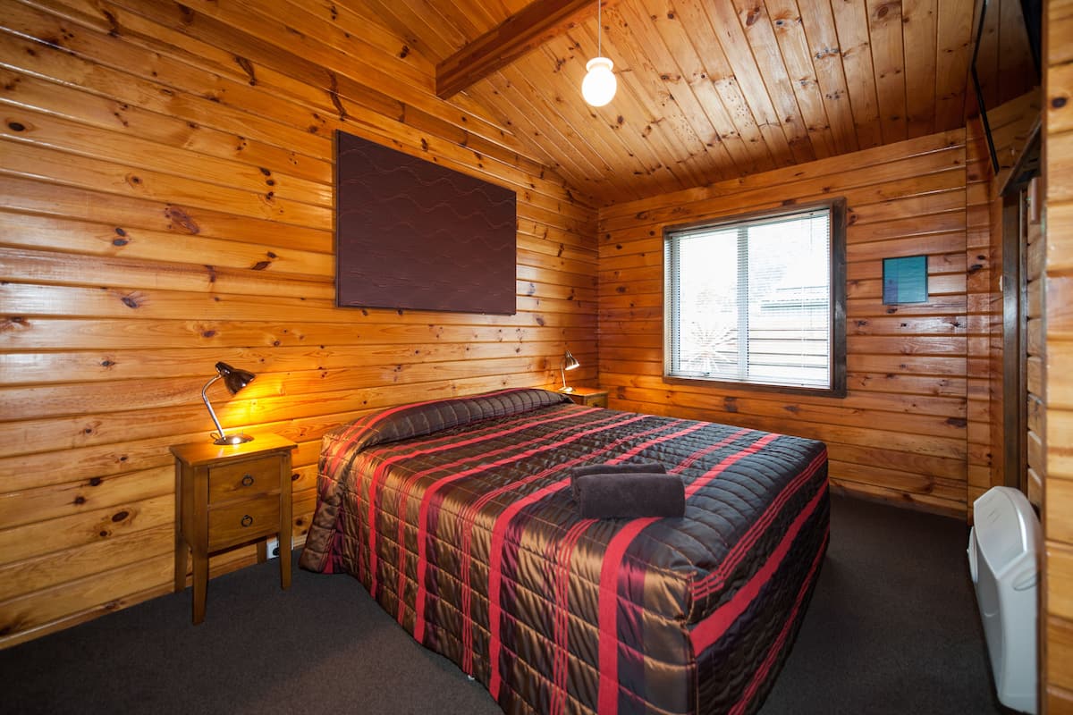 Standard Double Room, 1 Bedroom | Iron/ironing board, WiFi
